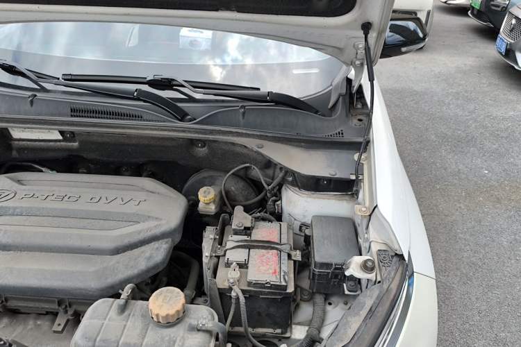 Used Baojun 510 2019 1.5L Manual Enjoyment Model China V Engine Bay Left