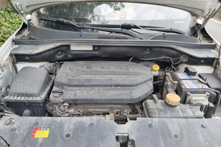 Used Baojun 510 2019 1.5L CVT Enjoyment Model China VI Emission Standard Engine Bay