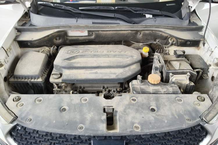 Used Baojun 510 2019 1.5L CVT Enjoyment Model China VI Emission Standard Engine Bay