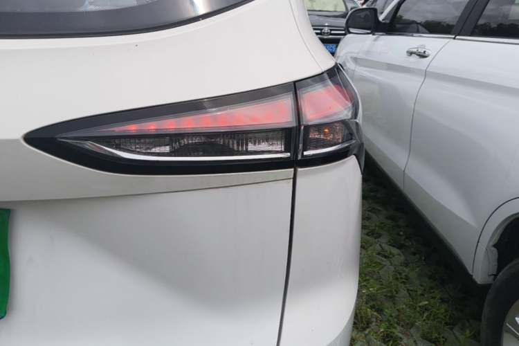 Used Baojun 510 2019 1.5L CVT Enjoyment Model China VI Emission Standard Exterior 3