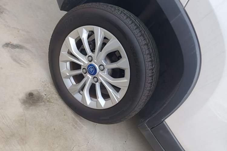 Used Baojun 510 2019 1.5L CVT Enjoyment Model China VI Emission Standard Exterior 5