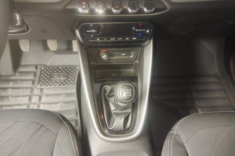 Used Baojun 510 2019 1.5L Manual Enjoyment Model 77kW China VI Emission Standard Gear Lever