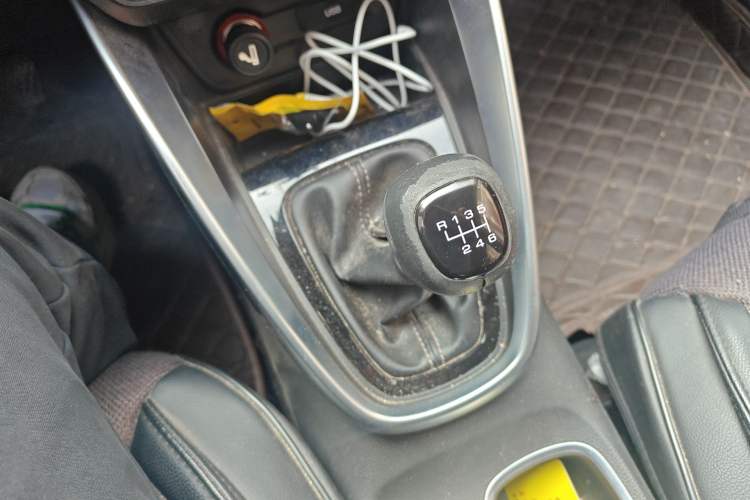 Used Baojun 510 2019 1.5L Manual Prestige Version 73kW China VI Emission Standard Gear Lever