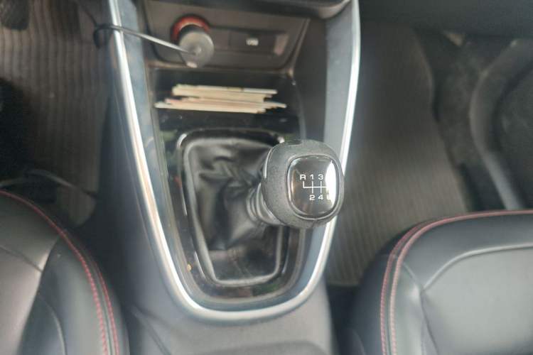 Used Baojun 510 2019 1.5L Manual Prestige Version China V Emission Standard Gear Lever
