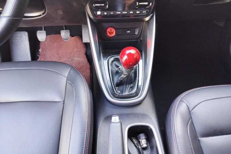 Used Baojun 510 2019 1.5L Manual Enjoyment Model 77kW China VI Gear Lever