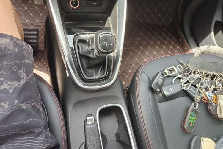 Used Baojun 510 2019 1.5L Manual Enjoyment Model 77kW China VI Gear Lever