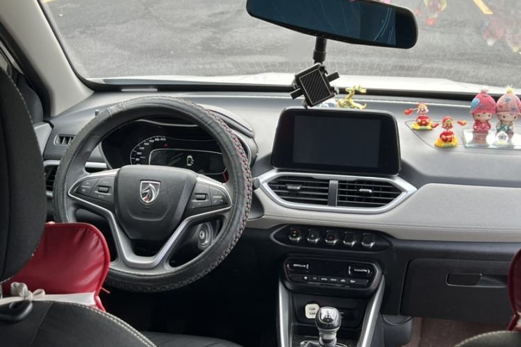 Used Baojun 510 2019 1.5L Manual Enjoyment Model 77kW China VI Emission Standard Interior 1