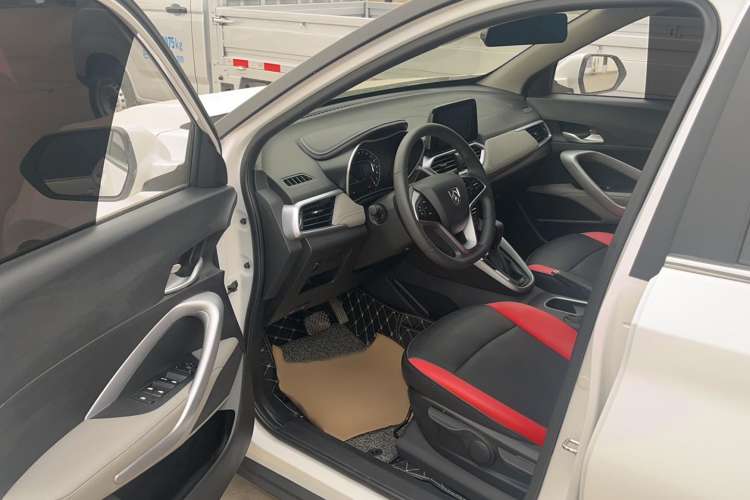 Used Baojun 510 2019 1.5L CVT Enjoyment Model China VI Emission Standard Interior 1