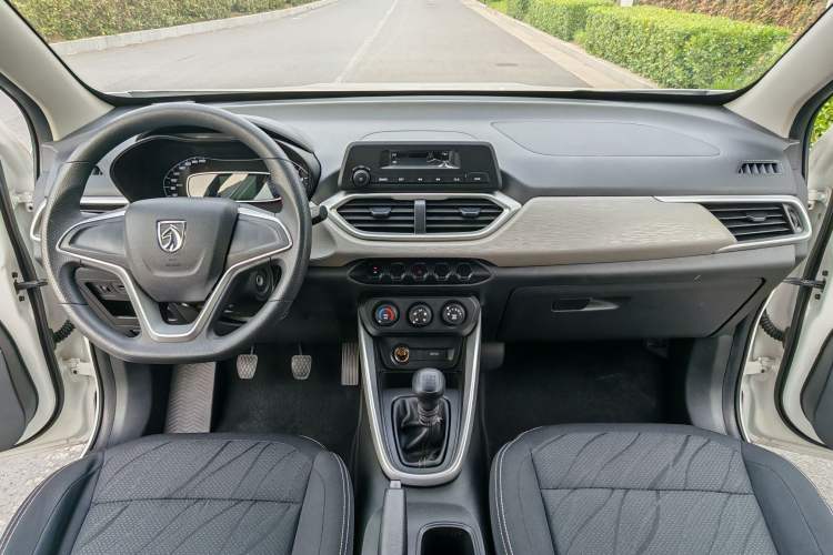 Used Baojun 510 2019 1.5L Manual Jingxiang Model China V Emission Standard Interior 1