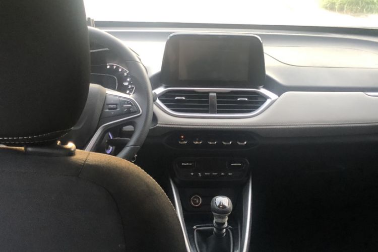 Used Baojun 510 2019 1.5L Manual Enjoyment Model 77kW China VI Emission Standard Interior 2