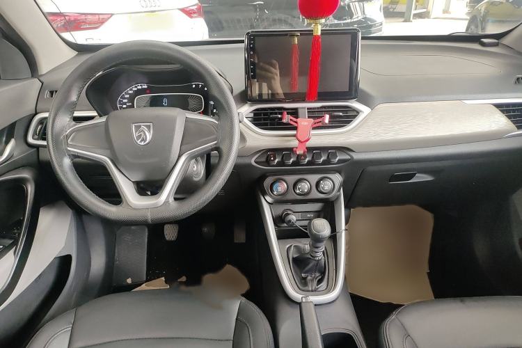 Used Baojun 510 2019 1.5L Manual Jingxiang Model 77kW China VI Emission Standard Interior 2