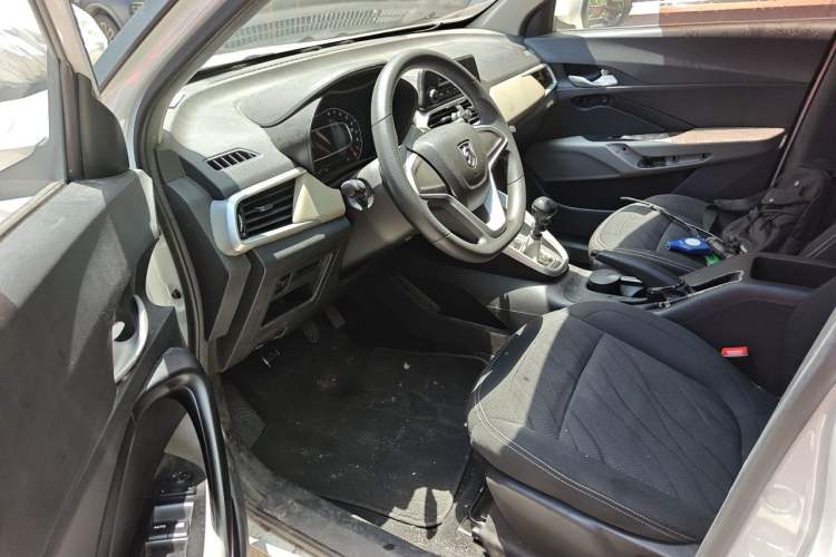 Used Baojun 510 2019 1.5L Manual Jingxiang Model 77kW China VI Emission Standard Interior 3