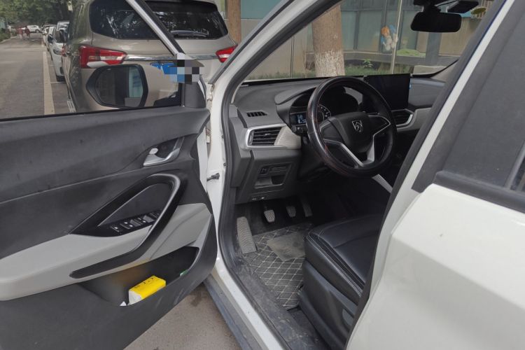 Used Baojun 510 2019 1.5L Manual Jingxiang Model 77kW China VI Emission Standard Interior 3