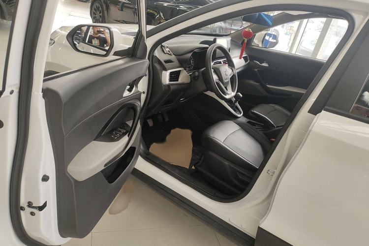 Used Baojun 510 2019 1.5L Manual Jingxiang Model 77kW China VI Emission Standard Interior 3