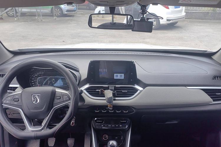 Used Baojun 510 2019 1.5L Manual Enjoyment Model 77kW China VI Emission Standard Interior 4