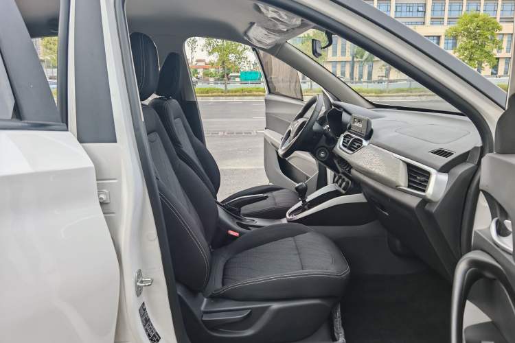 Used Baojun 510 2019 1.5L Manual Jingxiang Model China V Emission Standard Interior 5