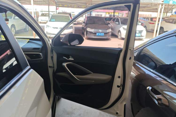 Used Baojun 510 2019 1.5L Manual Enjoyment Model China V Interior 5