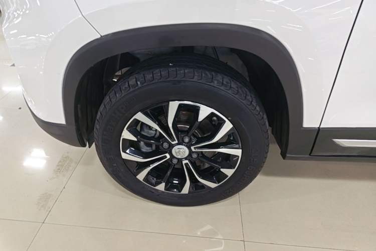 Used Baojun 510 2019 1.5L CVT Enjoyment Model China VI Emission Standard Left Front Wheel Hub