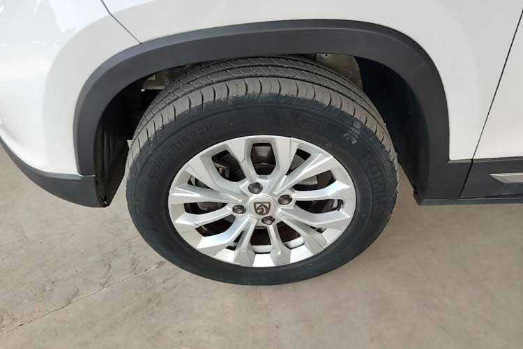 Used Baojun 510 2019 1.5L CVT Enjoyment Model China VI Emission Standard Left Front Wheel Hub