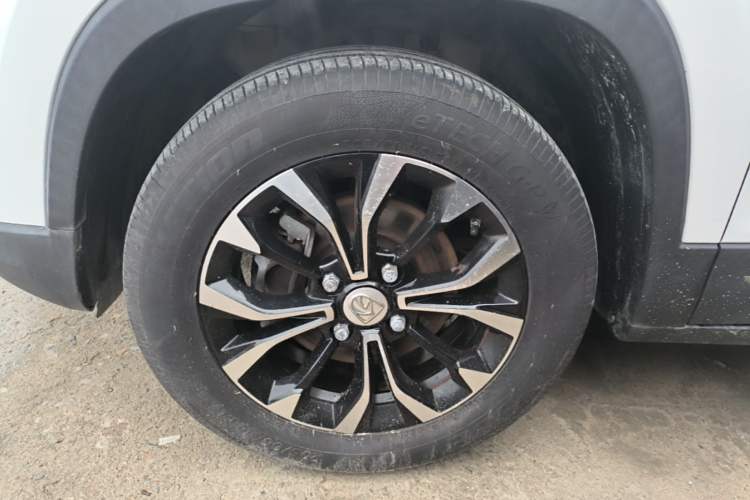 Used Baojun 510 2019 1.5L Automatic Prestige Edition China V Left Front Wheel Hub