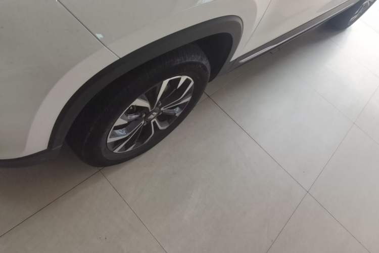 Used Baojun 510 2019 1.5L CVT Enjoyment Model China VI Emission Standard Left Front Wheel Hub