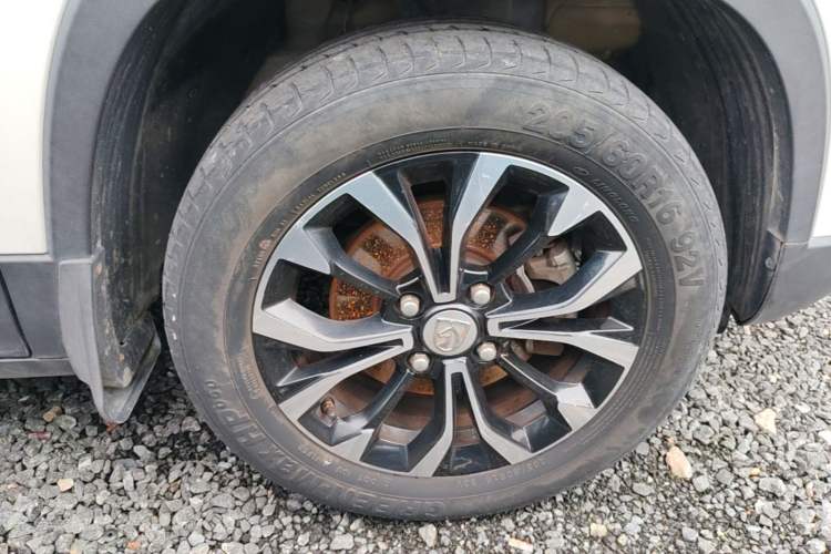 Used Baojun 510 2019 1.5L Automatic Premium Version National V Right Front Wheel Hub