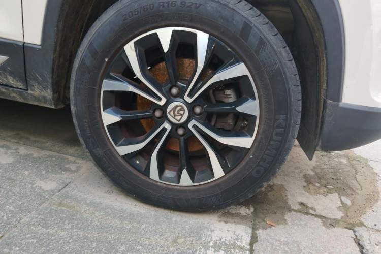 Used Baojun 510 2019 1.5L Automatic Premium Version National V Right Front Wheel Hub
