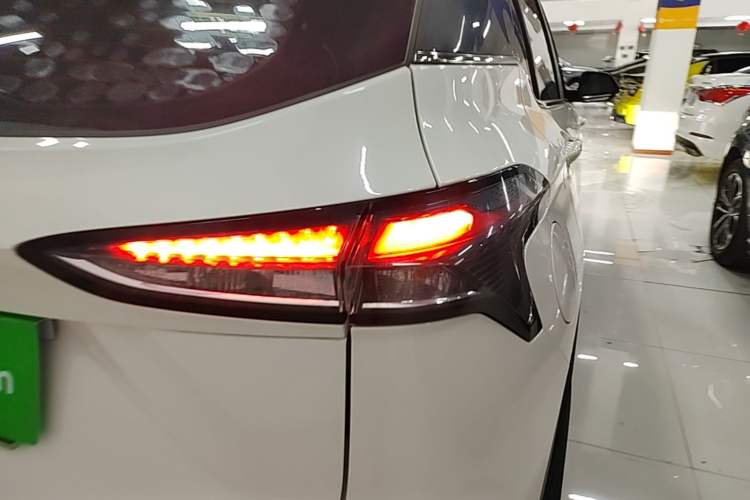 Used Baojun 510 2019 1.5L CVT Enjoyment Model China VI Emission Standard Right Rear Taillight