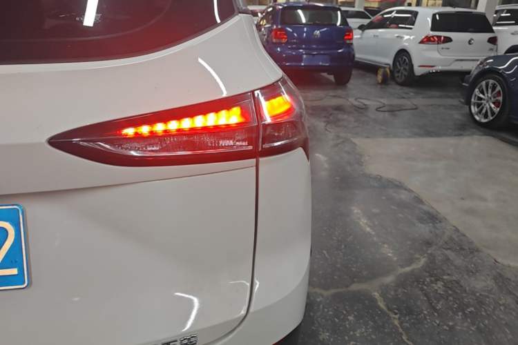 Used Baojun 510 2019 1.5L Manual Jingxiang Model 73kW China VI Emission Standard Right Rear Taillight