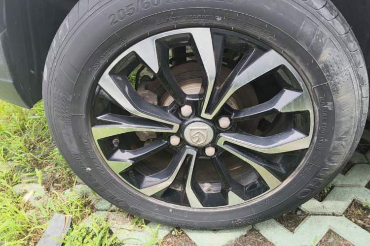 Used Baojun 510 2019 1.5L CVT Enjoyment Model China VI Emission Standard Right Rear Wheel Hub