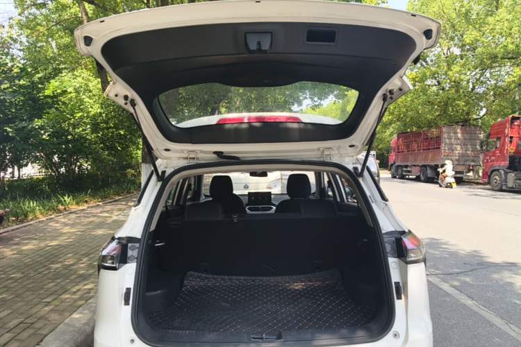 Used Baojun 510 2019 1.5L Manual Jingxiang Model 77kW China VI Emission Standard Trunk
