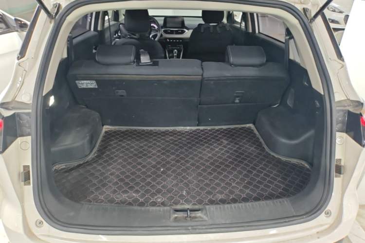 Used Baojun 510 2019 1.5L Manual Enjoyment Model 73kW China VI Trunk