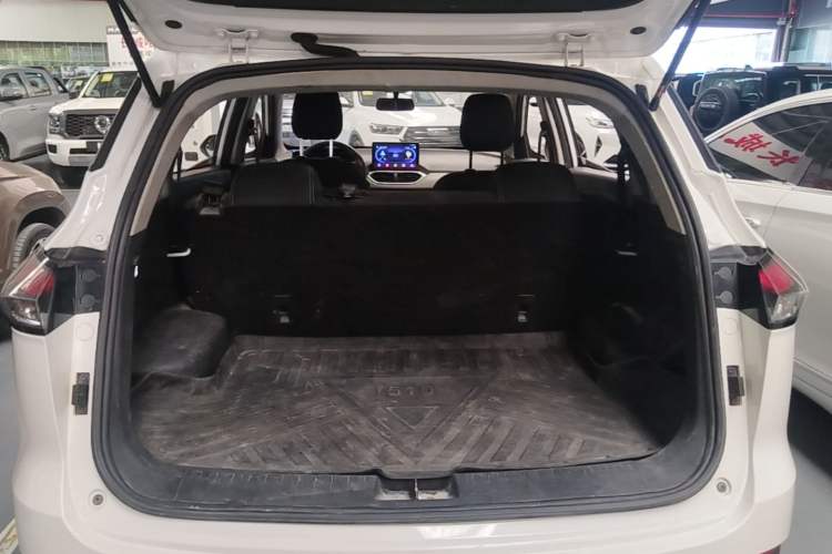 Used Baojun 510 2019 1.5L Manual Jingxiang Model 73kW China VI Emission Standard Trunk