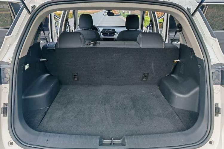 Used Baojun 510 2019 1.5L Manual Jingxiang Model China V Emission Standard Trunk