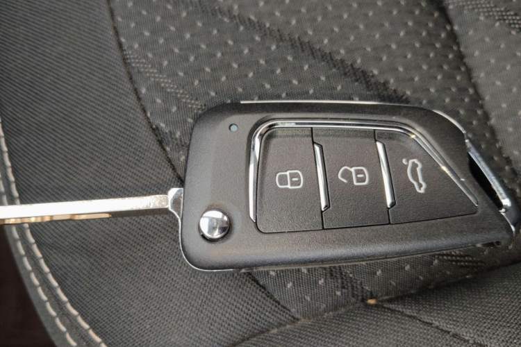 Used Baojun 510 2019 1.5L Manual Jingxiang Model 73kW China VI Emission Standard Vehicle Key