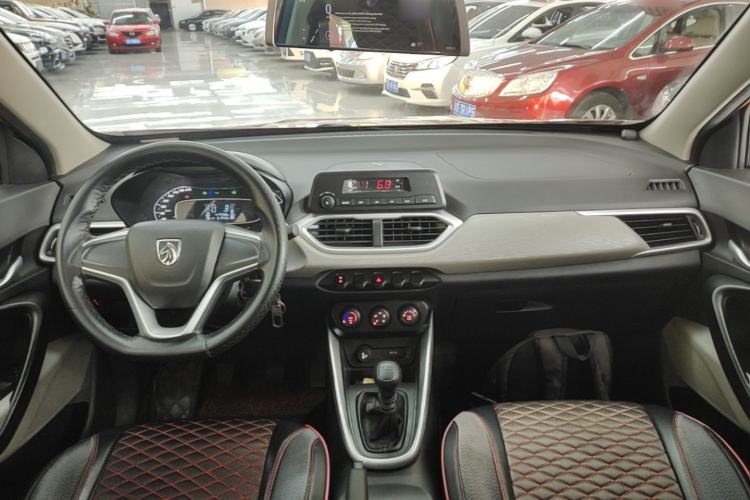 Used Baojun 510 2019 1.5L Manual Jingxiang Model 77kW China VI Emission Standard Center Console