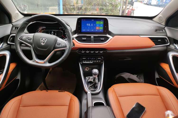 Used Baojun 510 2019 1.5L Manual Enjoyment Model 77kW China VI Center Console