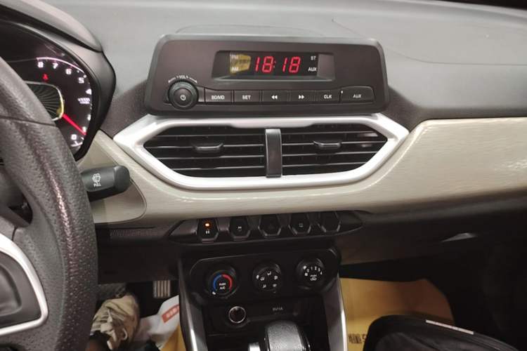 Used Baojun 510 2021 1.5L CVT Enjoy Edition Audio And AC Panel
