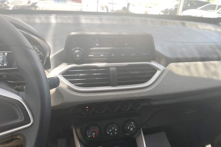 Used Baojun 510 2021 1.5L Manual Jingxiang Edition Audio And AC Panel