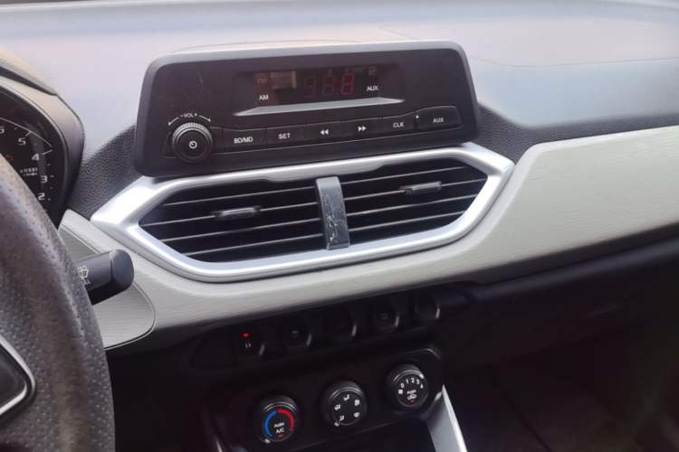 Used Baojun 510 2021 1.5L CVT Enjoy Edition Audio And AC Panel