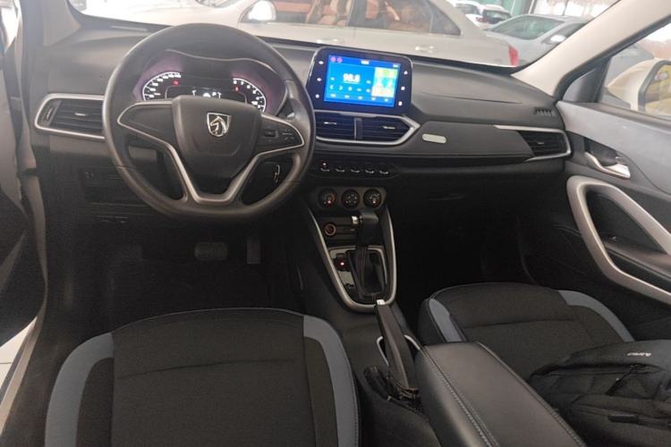 Used Baojun 510 2021 1.5L CVT Enjoyment Model Center Console