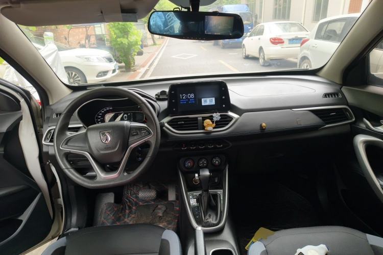 Used Baojun 510 2021 1.5L CVT Enjoyment Model Center Console