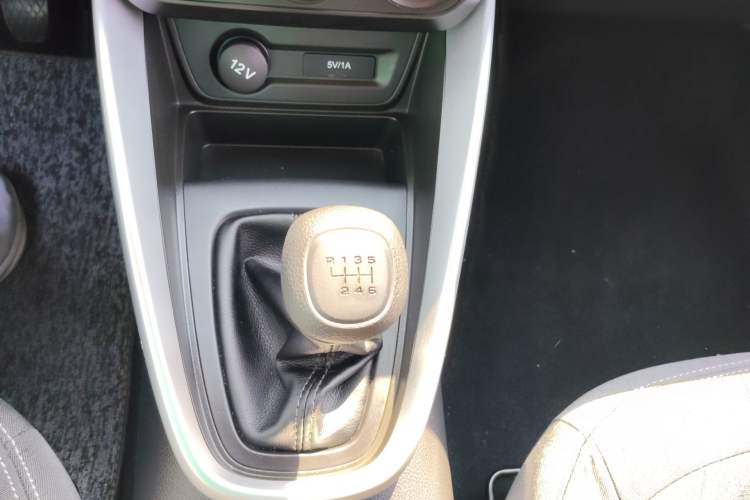Used Baojun 510 2021 1.5L Manual Jingxiang Edition Gear Lever