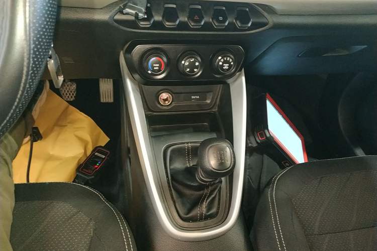 Used Baojun 510 2021 1.5L Manual Jingxiang Edition Gear Lever