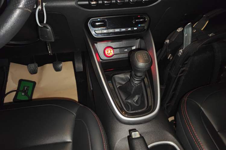 Used Baojun 510 2021 1.5L Manual Enjoyment Model Gear Lever
