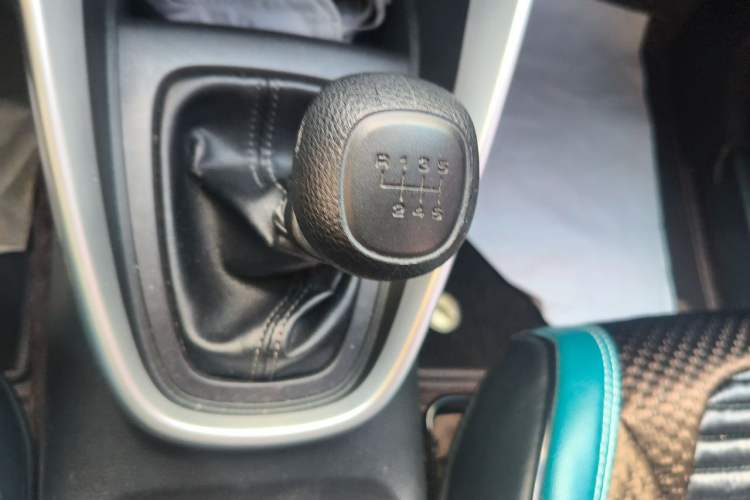 Used Baojun 510 2021 1.5L Manual Jingxiang Edition Gear Lever