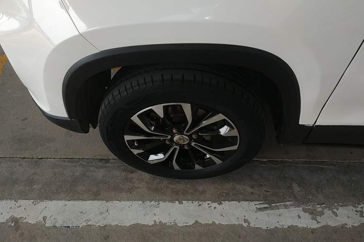 Used Baojun 510 2021 1.5L Manual Jingxiang Edition Left Front Wheel Hub