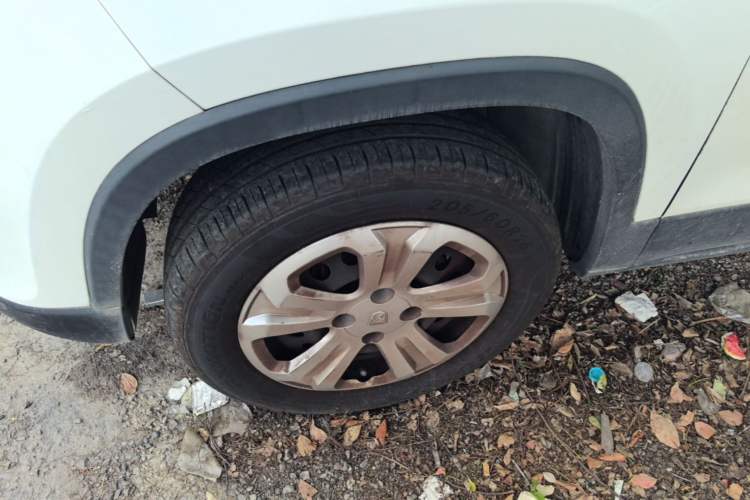 Used Baojun 510 2021 1.5L Manual Jingxiang Edition Left Front Wheel Hub