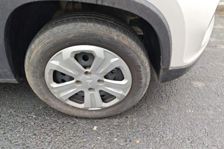 Used Baojun 510 2021 1.5L Manual Jingxiang Edition Right Front Wheel Hub