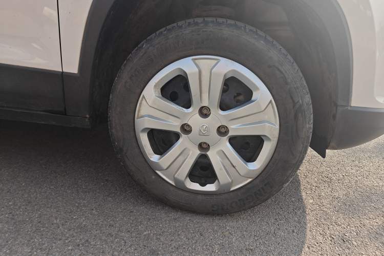Used Baojun 510 2021 1.5L Manual Jingxiang Edition Right Front Wheel Hub